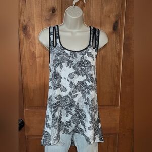 Studio Y‎ Black and White Floral Tank Top